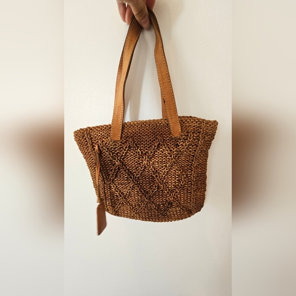 CHANEL Tan Woven Tote Bag - Picture 1 of 5